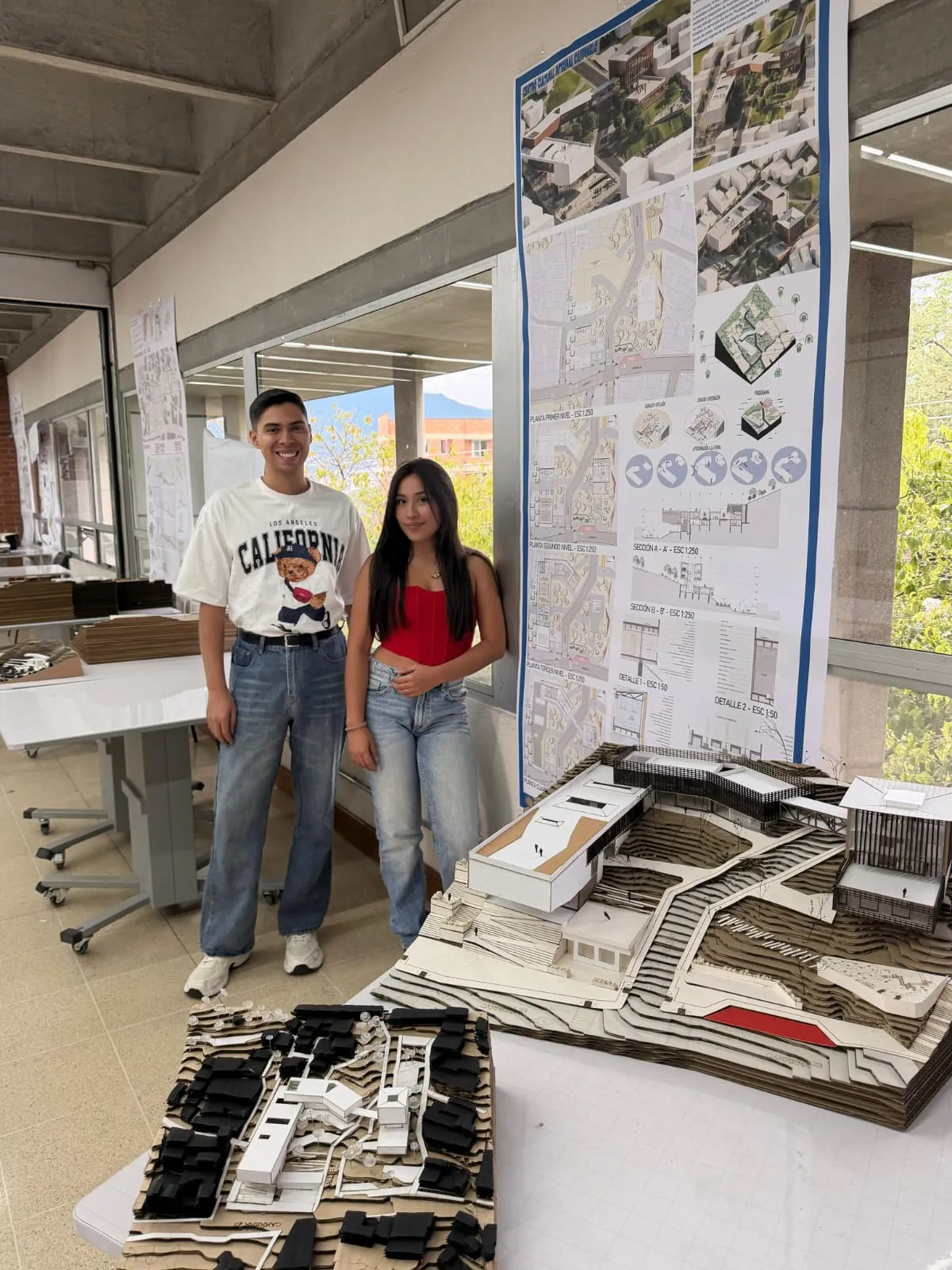 Entrega con maquetas de ladera